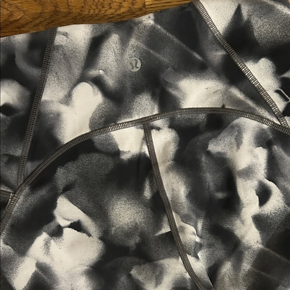 Lululemon High Rise Leggings Size 6 Black Grey Floral Print Full Length - Picture 3 of 6